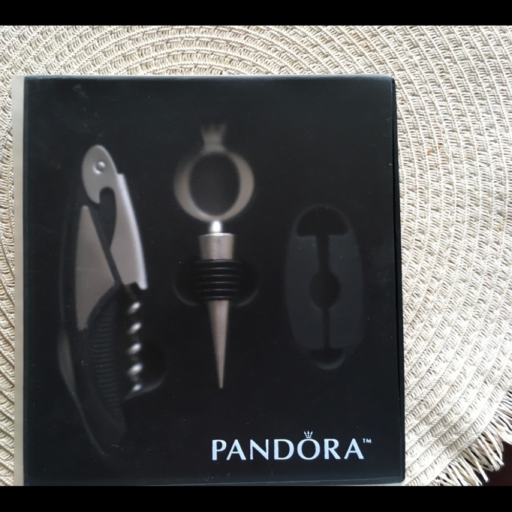 NWOT Pandora Wine Set